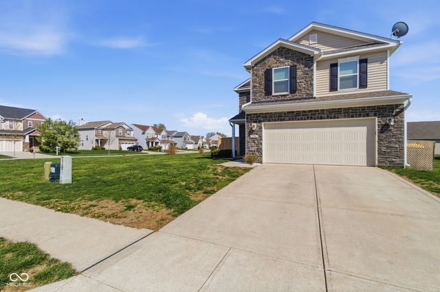 5760 White Pine Road, Whitestown, IN 46075