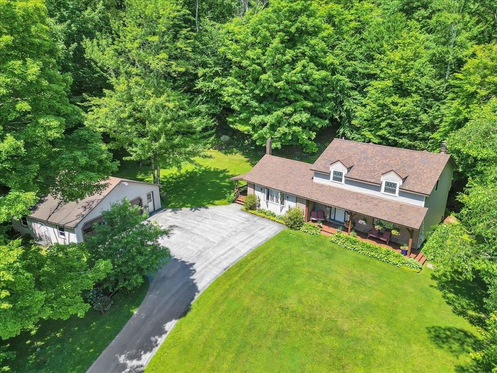 82 Button Road, St. Albans Town, VT 05478