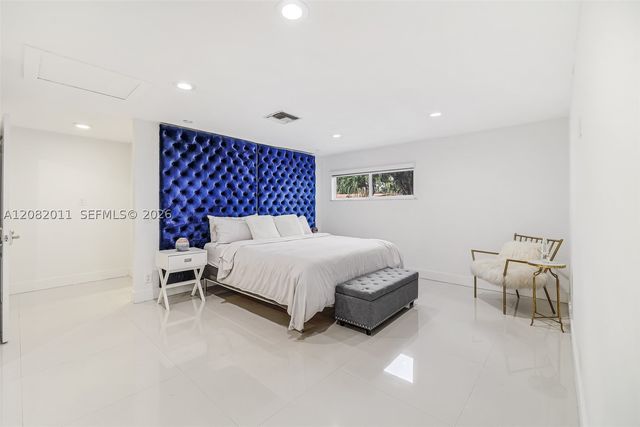 1718 NE 58th St, Fort Lauderdale, FL 33334