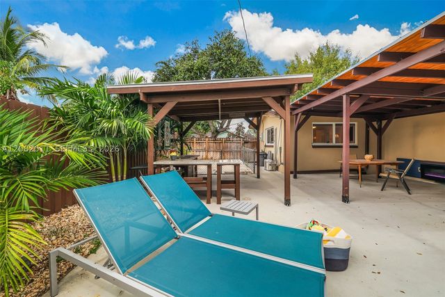 1718 NE 58th St, Fort Lauderdale, FL 33334