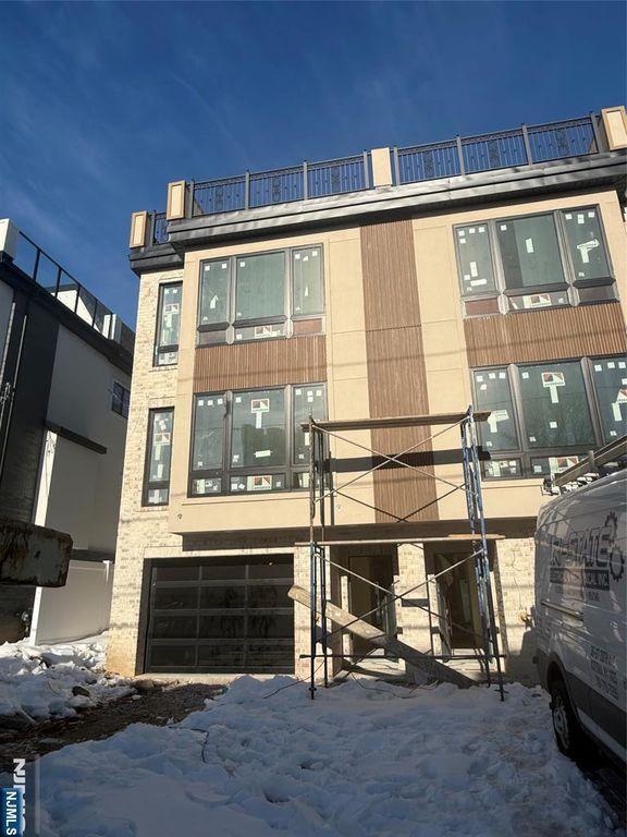 45 Lincoln Avenue, Cliffside Park, NJ 07010