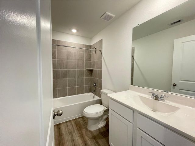 923 Moon Drop Lane, North Houston, TX 77090