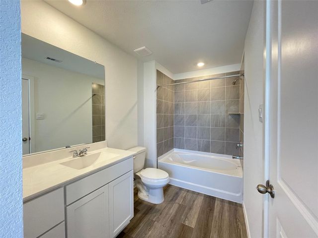 923 Moon Drop Lane, North Houston, TX 77090