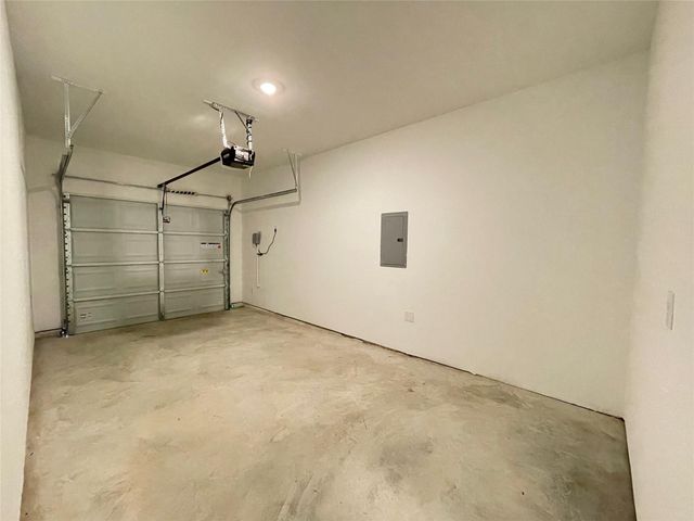 923 Moon Drop Lane, North Houston, TX 77090