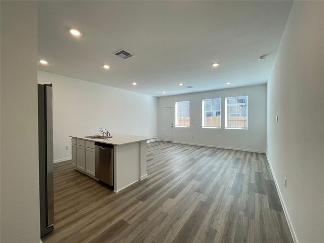 923 Moon Drop Lane, North Houston, TX 77090