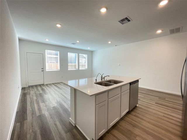 923 Moon Drop Lane, North Houston, TX 77090