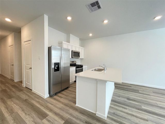 923 Moon Drop Lane, North Houston, TX 77090