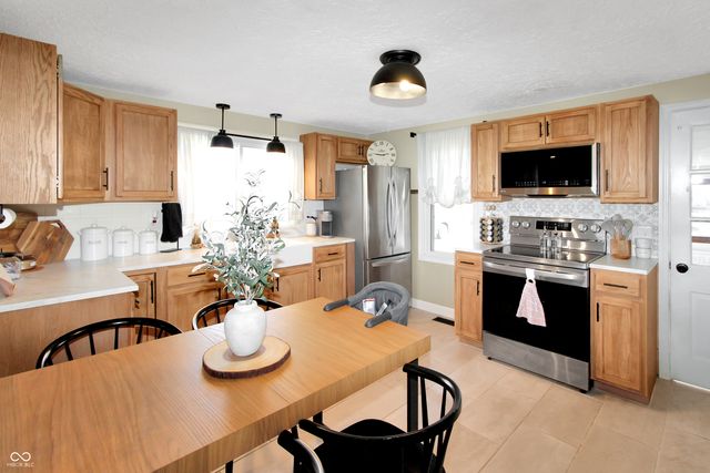 35 W Pray Street, Monrovia, IN 46157