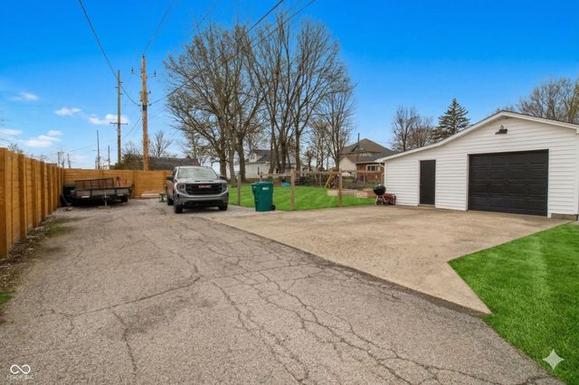 35 W Pray Street, Monrovia, IN 46157