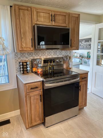 35 W Pray Street, Monrovia, IN 46157