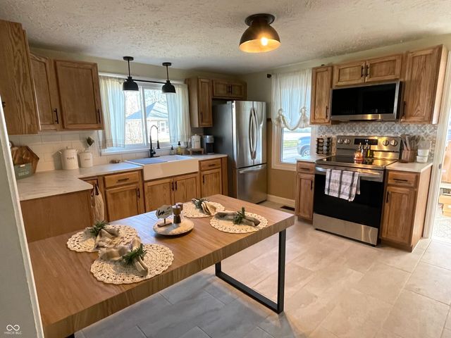 35 W Pray Street, Monrovia, IN 46157