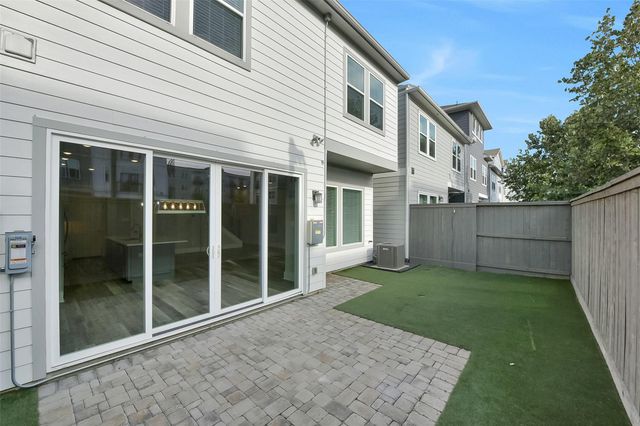 1421 Biondo Way, Houston, TX 77008