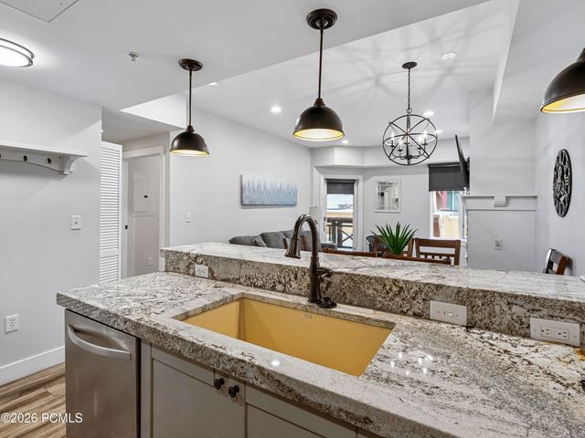 3720 N Sundial Court C105, Park City, UT 84098