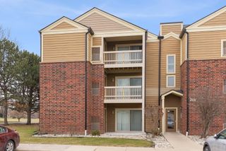 208 Glengarry Drive 302, Bloomingdale, IL 60108