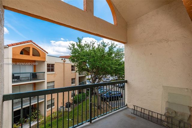 6292 NW 186th St 214, Hialeah, FL 33015