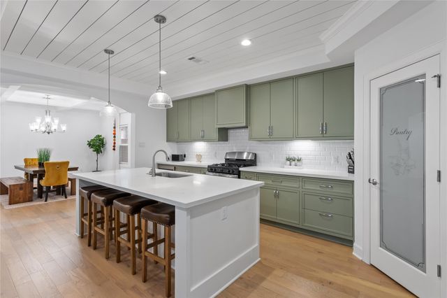 9215 Noel Street, Houston, TX 77033