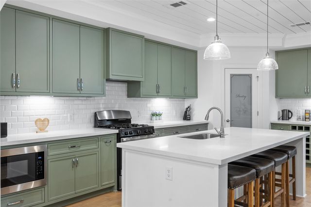 9215 Noel Street, Houston, TX 77033