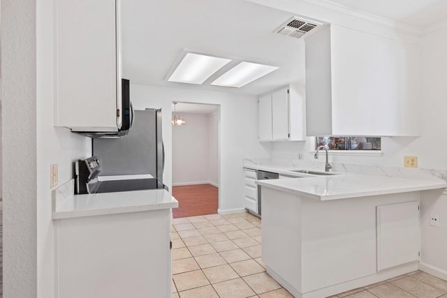 766 Meadowlark Ave, Los Banos, CA 93635