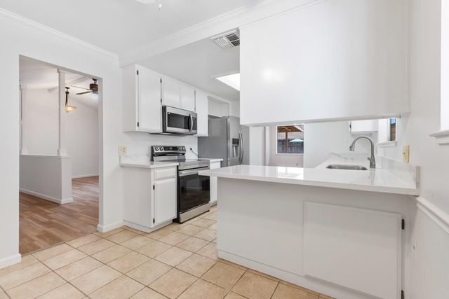 766 Meadowlark Ave, Los Banos, CA 93635