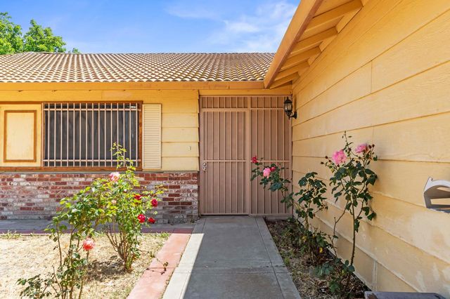 766 Meadowlark Ave, Los Banos, CA 93635
