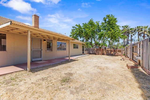 766 Meadowlark Ave, Los Banos, CA 93635