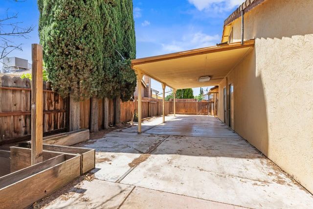 766 Meadowlark Ave, Los Banos, CA 93635