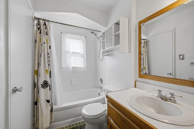 123 Foxdale Lane, Port Jefferson, NY 11777