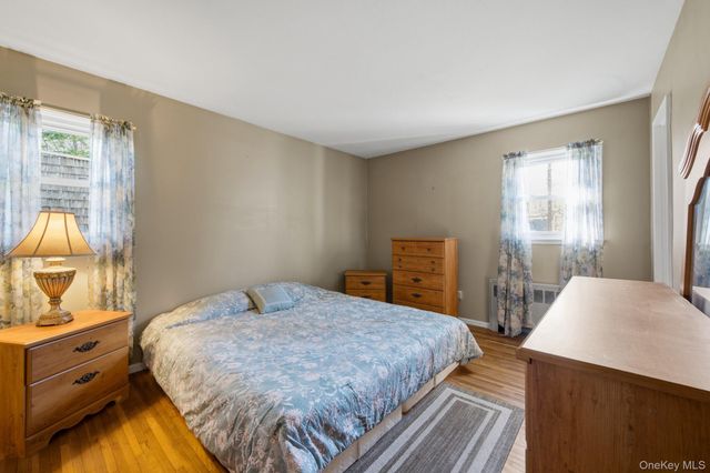 123 Foxdale Lane, Port Jefferson, NY 11777