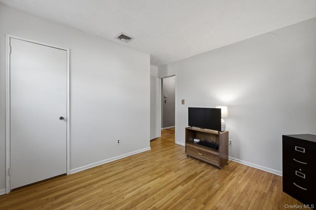 123 Foxdale Lane, Port Jefferson, NY 11777