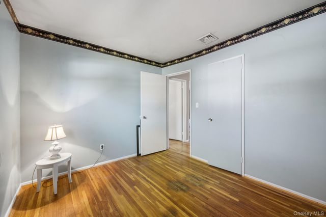 123 Foxdale Lane, Port Jefferson, NY 11777