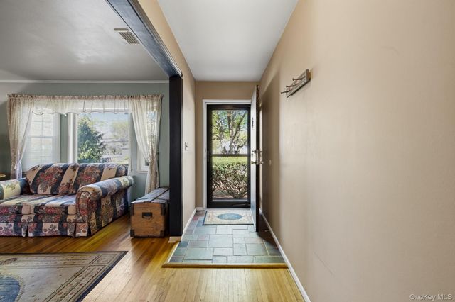 123 Foxdale Lane, Port Jefferson, NY 11777