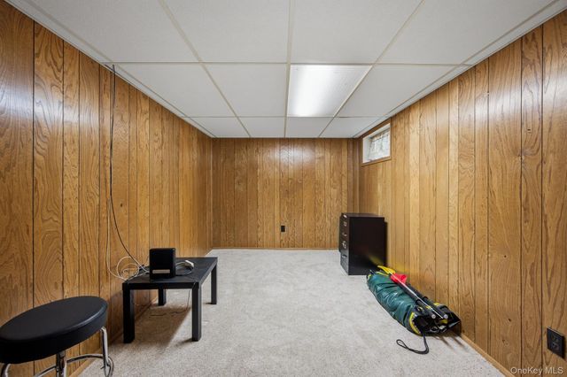 123 Foxdale Lane, Port Jefferson, NY 11777