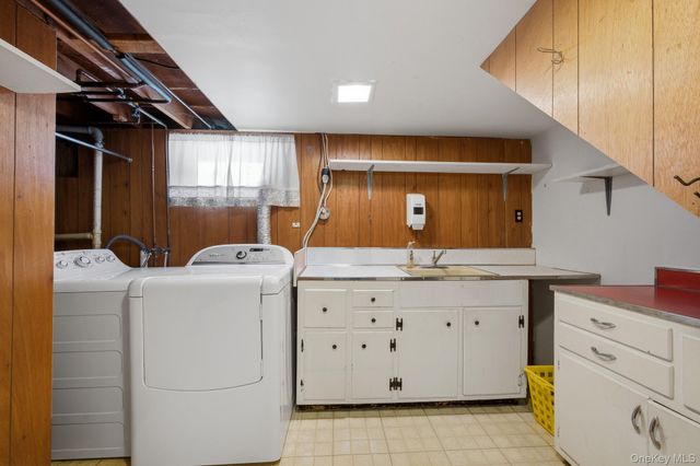 123 Foxdale Lane, Port Jefferson, NY 11777