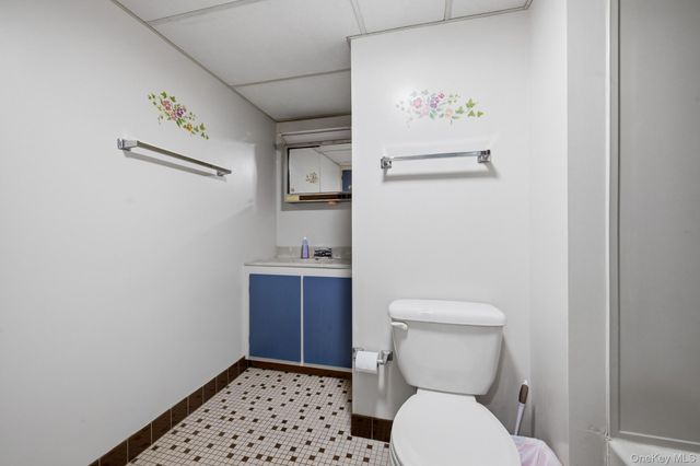 123 Foxdale Lane, Port Jefferson, NY 11777