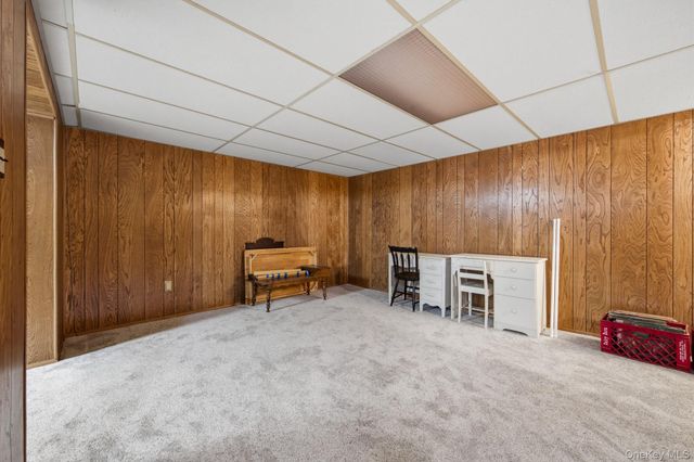 123 Foxdale Lane, Port Jefferson, NY 11777