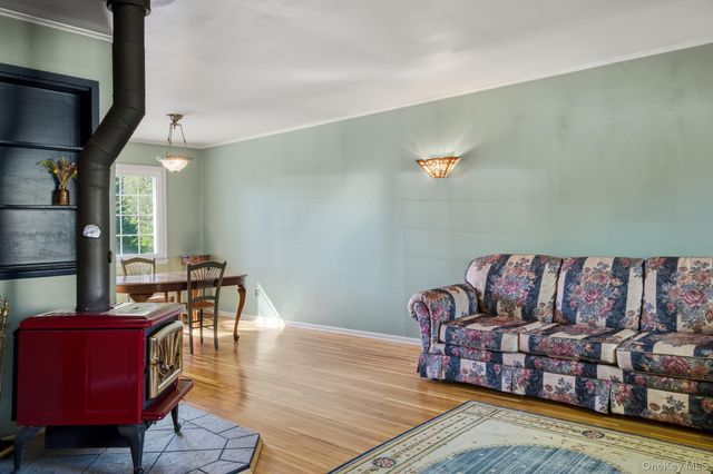 123 Foxdale Lane, Port Jefferson, NY 11777