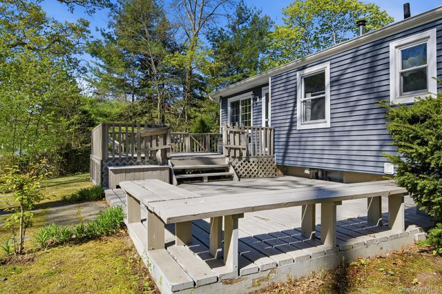 123 Foxdale Lane, Port Jefferson, NY 11777