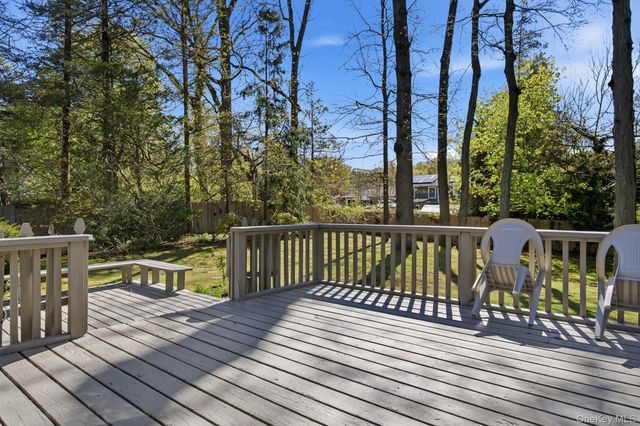 123 Foxdale Lane, Port Jefferson, NY 11777