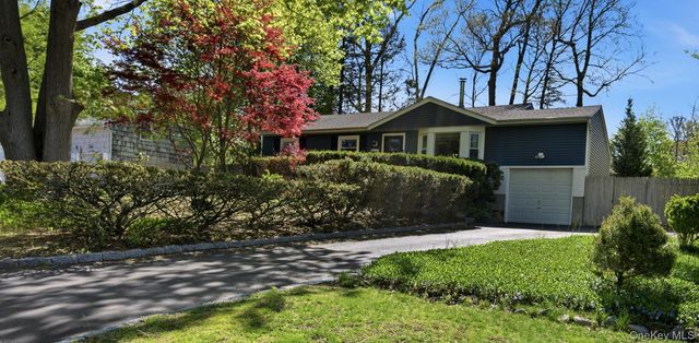 123 Foxdale Lane, Port Jefferson, NY 11777