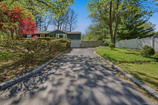 123 Foxdale Lane, Port Jefferson, NY 11777