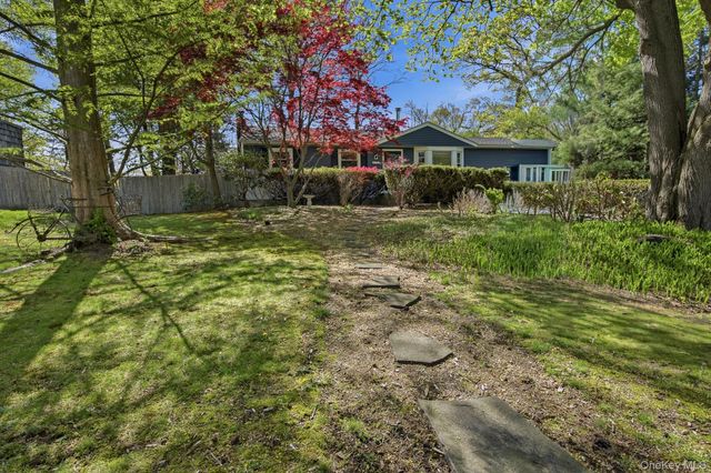 123 Foxdale Lane, Port Jefferson, NY 11777