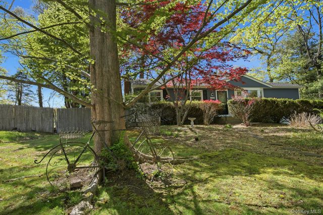 123 Foxdale Lane, Port Jefferson, NY 11777