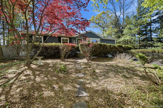 123 Foxdale Lane, Port Jefferson, NY 11777