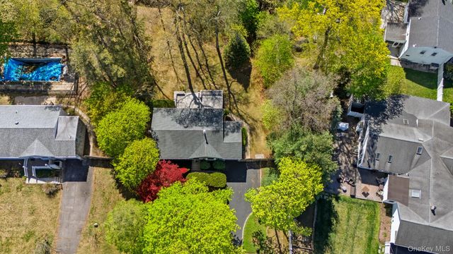 123 Foxdale Lane, Port Jefferson, NY 11777