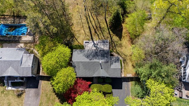 123 Foxdale Lane, Port Jefferson, NY 11777