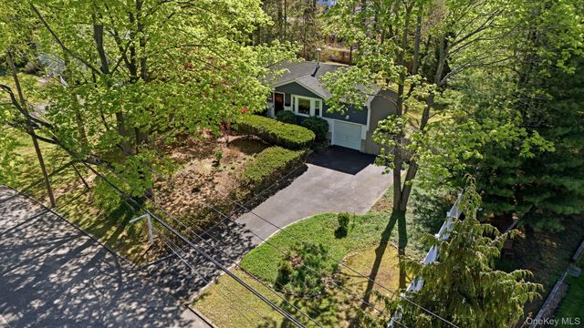 123 Foxdale Lane, Port Jefferson, NY 11777