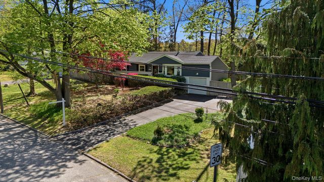 123 Foxdale Lane, Port Jefferson, NY 11777