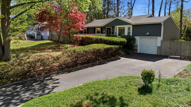 123 Foxdale Lane, Port Jefferson, NY 11777