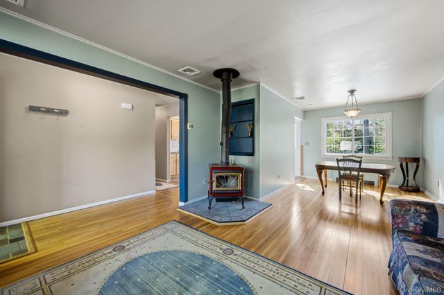 123 Foxdale Lane, Port Jefferson, NY 11777