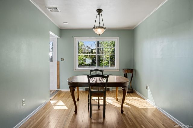 123 Foxdale Lane, Port Jefferson, NY 11777